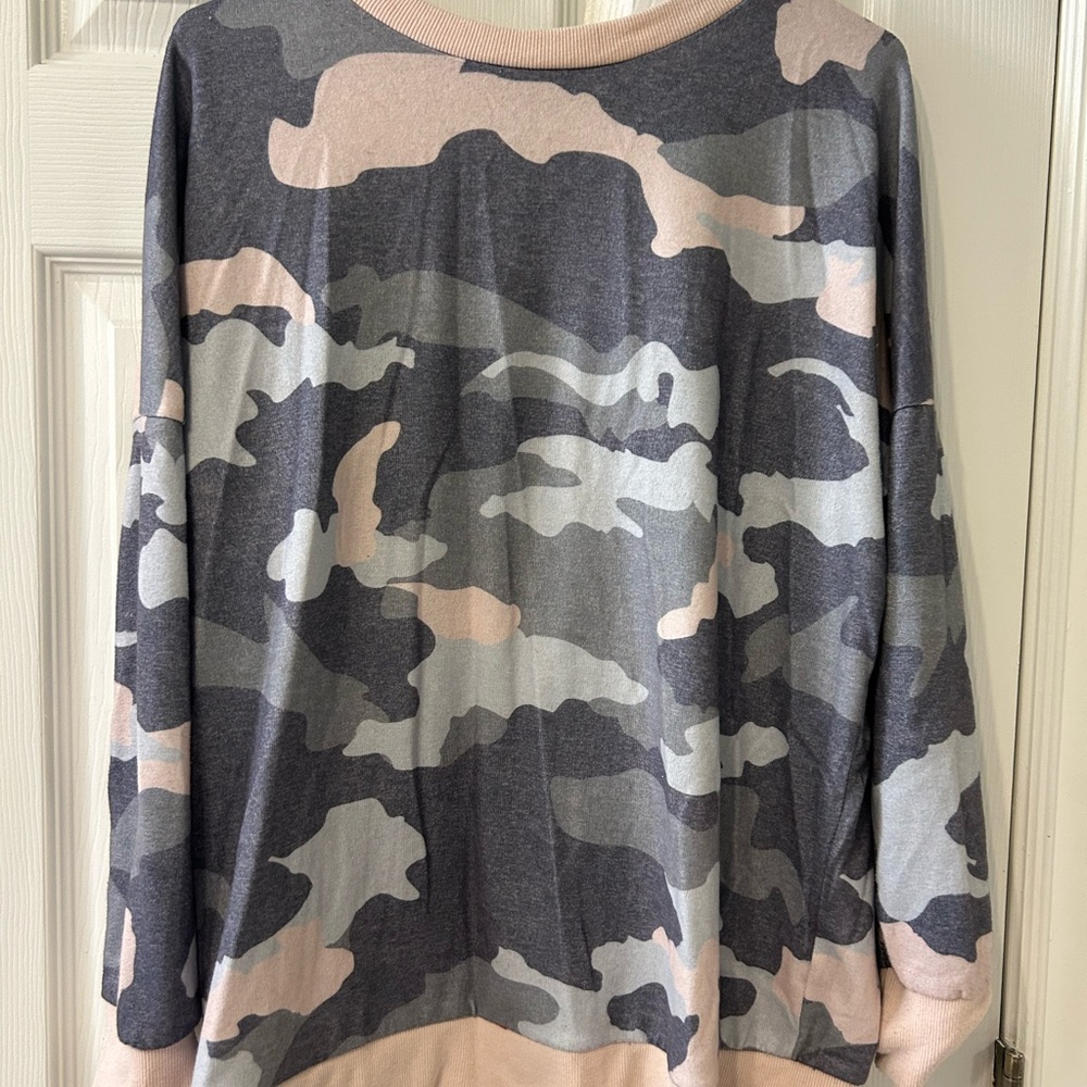 Camouflage Long Sleeve Top/Sweatshirt